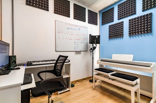 sala de clases de piano y producción musical en Arroyomolinos